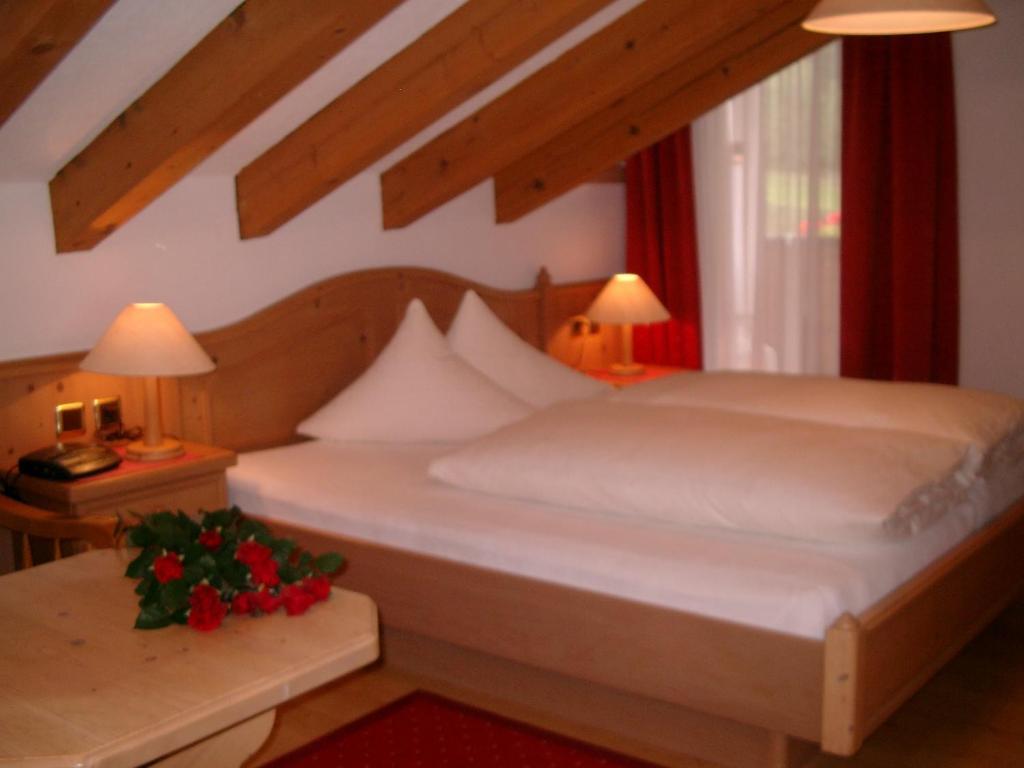 Hotel Camona & Apart Walserhof Samnaun Pokoj fotografie